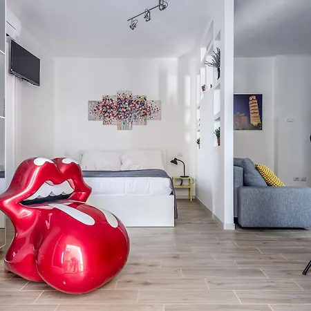 Hostly-giugio's House-lungarni And Town Center Apartment