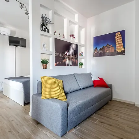 Hostly-giugio's House-lungarni And Town Center Apartment