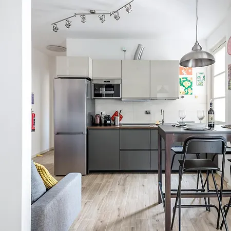 Apartment Hostly-giugio's House-lungarni And Town Center