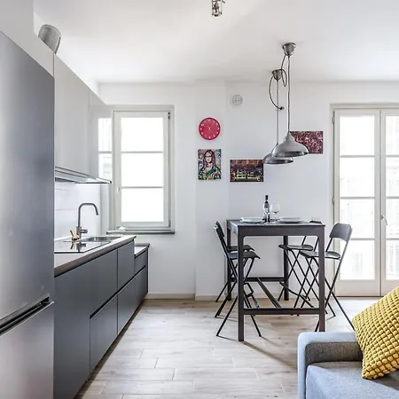 Hostly-giugio's House-lungarni And Town Center Apartment