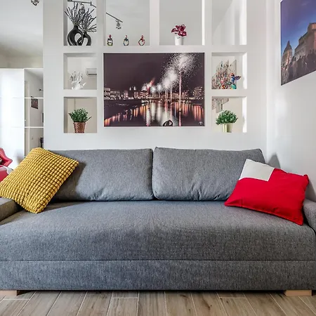 Hostly-giugio's House-lungarni And Town Center Apartment *